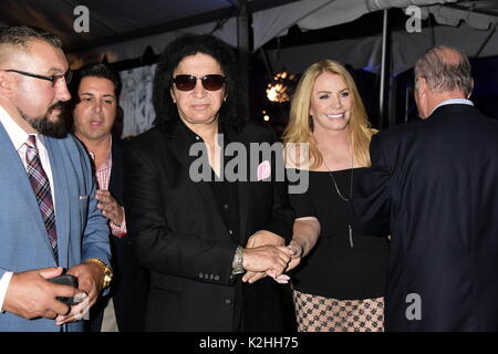 "Die Kinder" Charity Event zugunsten der Materie und der starkey Anhörung Stiftung wird besondere Gäste gehören Gene Simmons von KISS, die Schauspielerin Sophie Simmons, und America's Got Talent Star Sal Valentinetti Mit: Gene Simmons, Shannon Tweed Wo: Bridgehampton, New York, United States Wann: 29 Jun 2017: Rob Rich/WENN.com Stockfoto