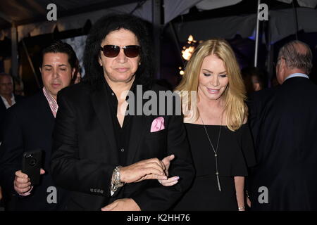 "Die Kinder" Charity Event zugunsten der Materie und der starkey Anhörung Stiftung wird besondere Gäste gehören Gene Simmons von KISS, die Schauspielerin Sophie Simmons, und America's Got Talent Star Sal Valentinetti Mit: Gene Simmons, Shannon Tweed Wo: Bridgehampton, New York, United States Wann: 29 Jun 2017: Rob Rich/WENN.com Stockfoto