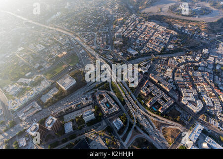 Hollywood 101, Hafen und Pasadena 110 Autobahnabfahrt in der Nähe von Chinatown in Los Angeles, Kalifornien. Stockfoto