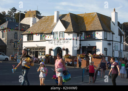 Lyme Regis, antike Stadt im Domesday Book empfohlene, mit historischen Cobb und Hafen Wahrzeichen an der Grenze Dorset-Devon, South West England, Großbritannien Stockfoto