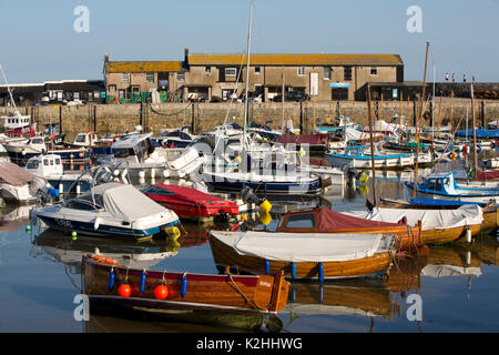Lyme Regis, antike Stadt im Domesday Book empfohlene, mit historischen Cobb und Hafen Wahrzeichen an der Grenze Dorset-Devon, South West England, Großbritannien Stockfoto