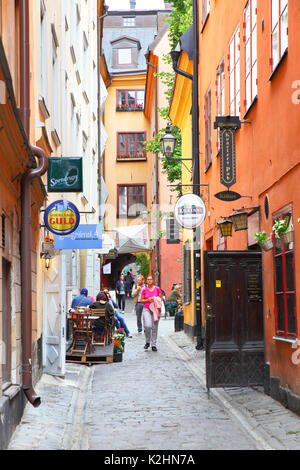 Stockholm, Schweden - 25. Juli 2017: Side Street Schmal in Gamla Stan in Stockholm. Stockfoto