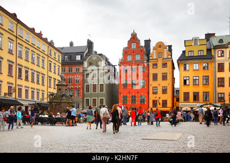 Stockholm, Schweden - 25. Juli 2017: Die Menschen in der Platz Stortorget in Stockholm. Stockfoto