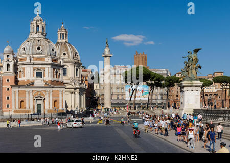 Die Trajan Spalte, Santa Maria di Loreto Kirche und der Kirche von den heiligen Namen von Maria am Forum des Traja von der Piazza Venezia, Rom, Italien Stockfoto