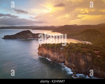 Aquawellness Resort in Nicaragua Antenne drone Blick auf Sonnenuntergang Stockfoto