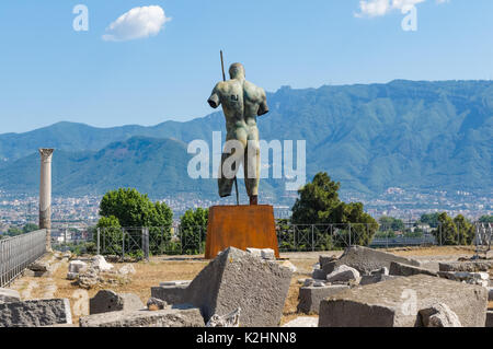 Igor Mitoraj Bronze Skulptur an die römischen Ruinen von Pompeji, Italien Stockfoto