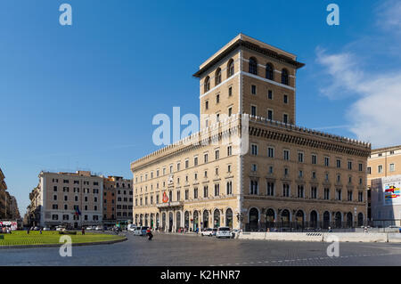 Palazzo delle Assicurazioni Generali an der Piazza Venezia in Rom, Italien Stockfoto