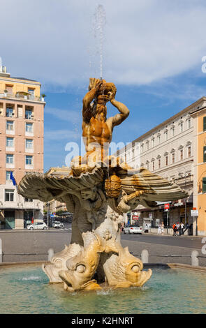 Triton Brunnen in der Mitte der Piazza Barberini in Rom, Italien Stockfoto