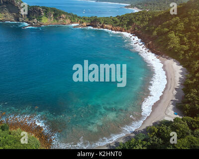 Blue Sea Bay in Nicaragua Luftbild Drohne anzeigen. Urlaub in tropischen Insel. Stockfoto