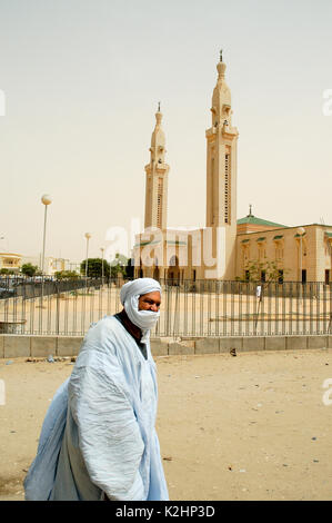 Die saudi-arabische Moschee bei einem Sandsturm in Nouakchott, Mauretanien Stockfoto