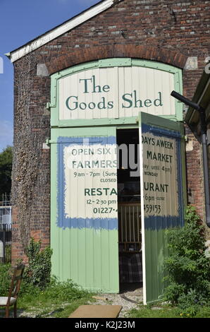 Der Güterschuppen, ein Innen Farmers Market und Restaurant in Canterbury, Kent Stockfoto