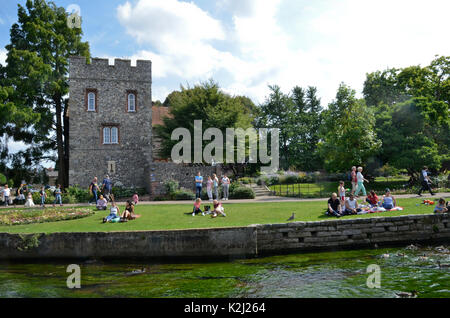 Das Tower House auf dem Fluss Stour in Canterbury, Kent. Stockfoto