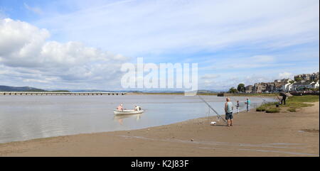 Die Fischer an den Ufern des Flusses Kent bei arnside. Stockfoto