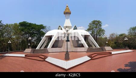 Weiße Pagode in Wat Tham Klong Pel Tempel in Nong Bua Lam Phu Provinz, Thailand Stockfoto