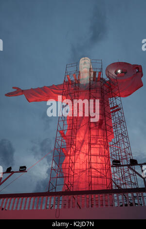 Beleuchtete Christus Statue in Cristo Luz Komplexe (mit Reparaturen statt) - Balneário Camboriú, Santa Catarina, Brasilien Stockfoto