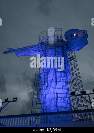 Beleuchtete Christus Statue in Cristo Luz Komplexe (mit Reparaturen statt) - Balneário Camboriú, Santa Catarina, Brasilien Stockfoto