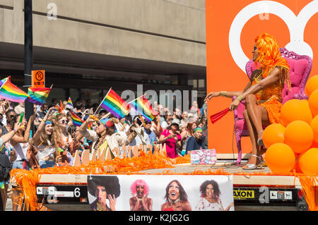 Montreal, 20. August 2017: Königin in Montreal Gay Pride Parade ziehen Stockfoto