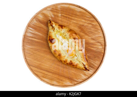 Khachapuri auf einem weißen Stockfoto