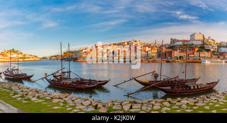 Rabelo Boote auf dem Fluss Douro, Porto, Portugal. Stockfoto