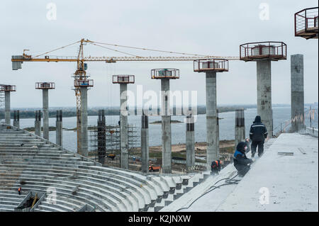 Nizjni Nowgorod Zentralstadion im Bau. Bau und Renovierung von Fußballstadien in Russland ist Rennen gegen die Zeit, als Russland ist die FIFA WM 2018 im Juni und Juli 2018 zu bewirten. Stockfoto