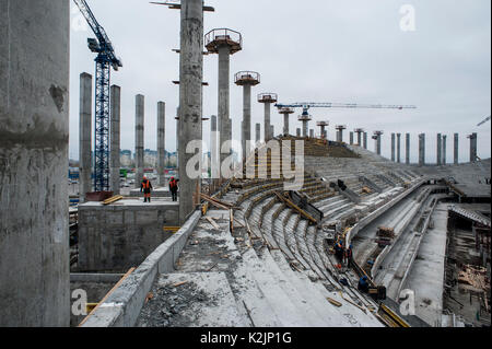 Nizjni Nowgorod Zentralstadion im Bau. Bau und Renovierung von Fußballstadien in Russland ist Rennen gegen die Zeit, als Russland ist die FIFA WM 2018 im Juni und Juli 2018 zu bewirten. Stockfoto