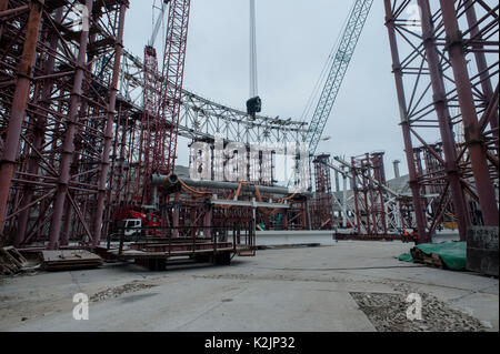 Nizjni Nowgorod Zentralstadion im Bau. Bau und Renovierung von Fußballstadien in Russland ist Rennen gegen die Zeit, als Russland ist die FIFA WM 2018 im Juni und Juli 2018 zu bewirten. Stockfoto