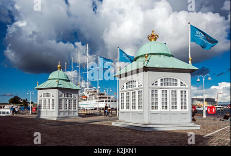 Windstars sailing cruise ship Wind Surf günstig bei Nordre Toldbod während Kulturhavn (Kultur Hafen) Festival Hafen von Kopenhagen Dänemark Europa Stockfoto