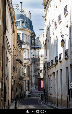 Ausblick auf die Straße im Viertel Le Marais in Paris Stockfoto