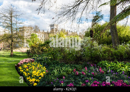 St James's Park ist einer der königlichen Parks von London Buckingham Palace, Clarence House, St James's Palace und Westminster umgeben. Stockfoto