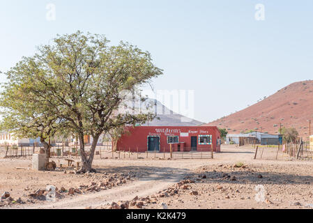 BERGSIG, NAMIBIA - Juni 28, 2017: ein Supermarkt- und Spirituosengeschäft in Bergsig, einem kleinen Dorf in der Kunene Region von Namibia Stockfoto