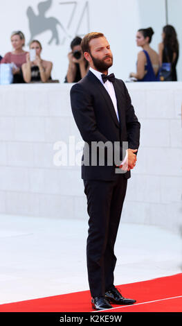 Venedig, Italien. 30 Aug, 2017. Italienische Schauspieler Alessandro Borghi, 'Patin', am roten Teppich, 74. Internationalen Filmfestspielen Venedig Foto © ottavia Da Re/Sintesi/Alamy leben Nachrichten Stockfoto