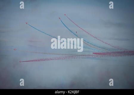 Bournemouth, UK. 31 Aug, 2017. Rote Pfeile Air Display am Donnerstag an der Bournemouth Air Festival, Dorset. 2017 Credit: Owen Vachell/Alamy leben Nachrichten Stockfoto