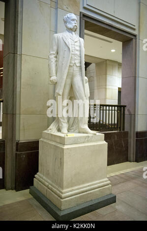 Statue von General Wade Hampton, das Teil der National Statuary Hall Collection in der United States Capitol in Washington, DC am Donnerstag, 31. August 2017. Die Statue des Allgemeinen Hampton wurde die Sammlung durch den Staat South Carolina im Jahr 1929 gegeben. Die Sammlung besteht aus 100 Statuen, zwei von jedem Zustand. Von denen zwölf zeigen Konföderierten Führer. Die Statuen sind umstritten und es Anrufe für ihre Entfernung aus dem US Capitol. Credit: Ron Sachs/CNP - KEINE LEITUNG SERVICE - Foto: Ron Sachs/konsolidierte News Fotos/Ron Sachs - CNP Stockfoto