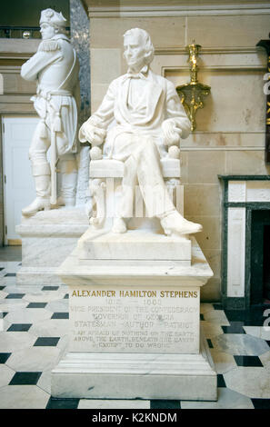 Statue von Vizepräsident Alexander Hamilton Stephens der Konföderierten Staaten von Amerika, der Teil der National Statuary Hall Collection in der United States Capitol in Washington, DC am Donnerstag, 31. August 2017. Die Statue des Vice President Stevens war zu der Sammlung durch den Staat Georgia im Jahre 1927 gegeben. Die Sammlung besteht aus 100 Statuen, zwei von jedem Zustand. Von denen zwölf zeigen Konföderierten Führer. Die Statuen sind umstritten und es Anrufe für ihre Entfernung aus dem US Capitol. Credit: Ron Sachs/CNP/MediaPunch Stockfoto