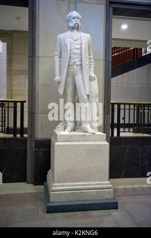 Statue von General Wade Hampton, das Teil der National Statuary Hall Collection in der United States Capitol in Washington, DC am Donnerstag, 31. August 2017. Die Statue des Allgemeinen Hampton wurde die Sammlung durch den Staat South Carolina im Jahr 1929 gegeben. Die Sammlung besteht aus 100 Statuen, zwei von jedem Zustand. Von denen zwölf zeigen Konföderierten Führer. Die Statuen sind umstritten und es Anrufe für ihre Entfernung aus dem US Capitol. Credit: Ron Sachs/CNP/MediaPunch Stockfoto