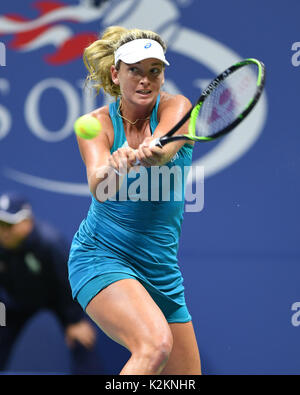 FLUSHING NY - 31. August: CoCo Vandewedhe Vs Ons Jabeur auf Arthur Ashe Stadium während der US Open am USTA Billie Jean King National Tennis Center am 31. August 2017 in Flushing Queens. Quelle: MPI04/MediaPunch Stockfoto