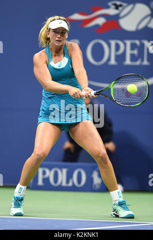 FLUSHING NY - 31. August: CoCo Vandewedhe Vs Ons Jabeur auf Arthur Ashe Stadium während der US Open am USTA Billie Jean King National Tennis Center am 31. August 2017 in Flushing Queens. Quelle: MPI04/MediaPunch Stockfoto