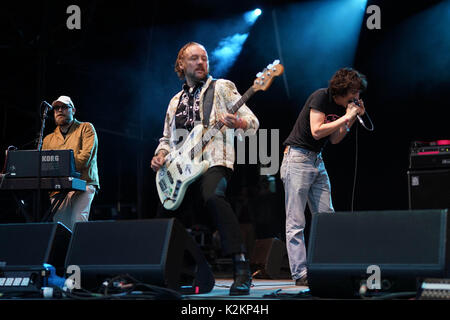 UK. 31 Aug, 2017. Moonlandingz live auf der Bühne am Holz 2017 Ende der Straße Festival in Larmer Tree Gardens in Dorset. Foto Datum: Donnerstag, 31. August 2017. Photo Credit: Roger Garfield/Alamy Stockfoto