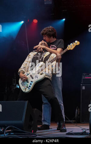 UK. 31 Aug, 2017. Moonlandingz live auf der Bühne am Holz 2017 Ende der Straße Festival in Larmer Tree Gardens in Dorset. Foto Datum: Donnerstag, 31. August 2017. Photo Credit: Roger Garfield/Alamy Stockfoto