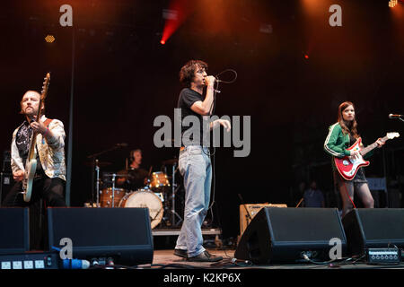 UK. 31 Aug, 2017. Moonlandingz live auf der Bühne am Holz 2017 Ende der Straße Festival in Larmer Tree Gardens in Dorset. Foto Datum: Donnerstag, 31. August 2017. Photo Credit: Roger Garfield/Alamy Stockfoto