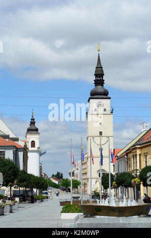City Tower, Fußgängerzone, Trinity Square, Trnava (Tyrnau), Slowakei Stockfoto