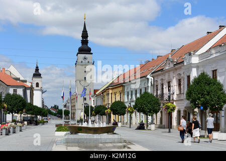 City Tower, Fußgängerzone, Trinity Square, Trnava (Tyrnau), Slowakei Stockfoto