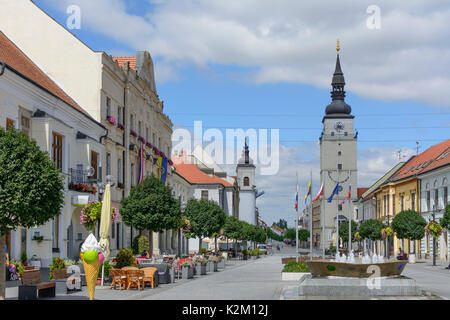 City Tower, Fußgängerzone, Trinity Square, Trnava (Tyrnau), Slowakei Stockfoto