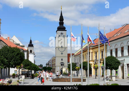 City Tower, Fußgängerzone, Trinity Square, Trnava (Tyrnau), Slowakei Stockfoto