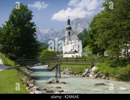 Historische Kapelle, Landschaft im Berchtesgadener Region: Kirche St. Sebastian, Ramsau. Stockfoto