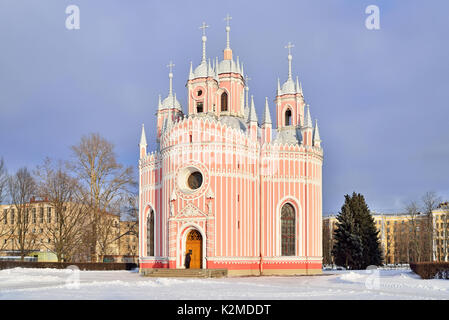 Chesme (Täufer) Kirche im Winter an einem sonnigen Tag Stockfoto