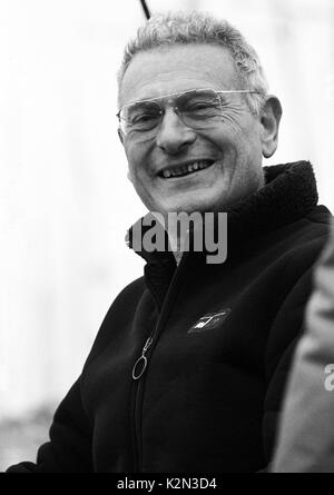 AJAXNETPHOTO. - 3. April 1982. GOSPORT, ENGLAND - FRANZÖSISCHE SEGLER ANDRE VIANT in fröhlicher Stimmung, wenn KRITER IX AM ENDE ANGEKOMMEN DER WHITBREAD RACE. Foto: Jonathan Eastland/AJAX REF: 82030412 ein Stockfoto