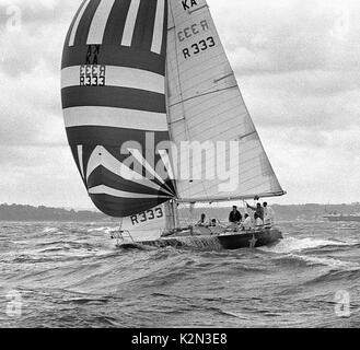 AJAXNETPHOTO. 1979. SOLENT, England. - ADMIRAL'S CUP SOLENT INSHORE RACE - POLIZEI AUTO - Australien, MIT SKIPPER VON PETER CANTWELL. Foto: Jonathan Eastland/AJAX REF: 79 2006 Stockfoto