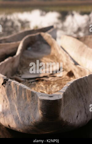 Eine hölzerne mokoro Einbaum im Okavango Delta, Botswana Stockfoto