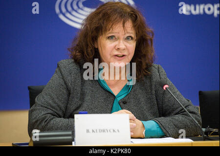 Brüssel, Bxl, Belgien. 31 Aug, 2017. Barbara Kudrycka Mitglied des Europäischen Parlaments (MDEP) während der Debatte über die Rechtsstaatlichkeit in Polen an der Ausschuss des Europäischen Parlaments für Bürgerliche Freiheiten, Justiz und Inneres in Brüssel, Belgien, am 31.08.2017 von Wiktor Dabkowski Credit: Wiktor Dabkowski/ZUMA Draht/Alamy leben Nachrichten Stockfoto
